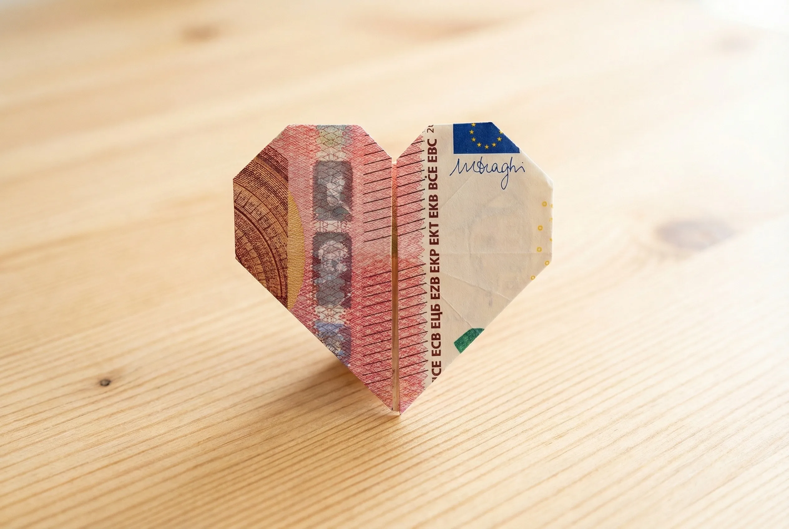 Geldgeschenke basteln - Herz aus Geldschein falten