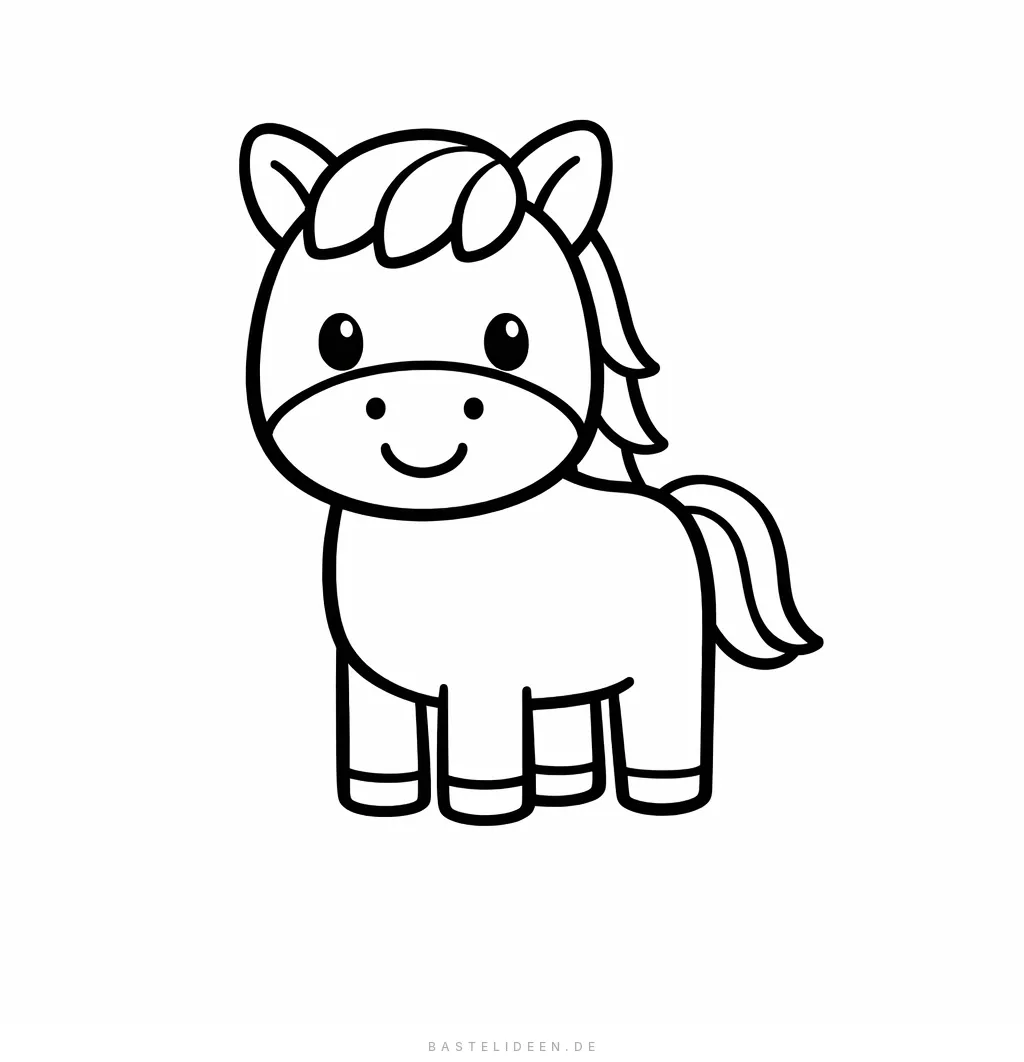 Süßes kleines Pferd steht lächelnd da